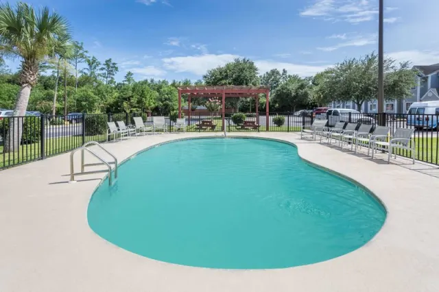 Microtel Inn  Suites by Wyndham Gulf Shores - photo 3
