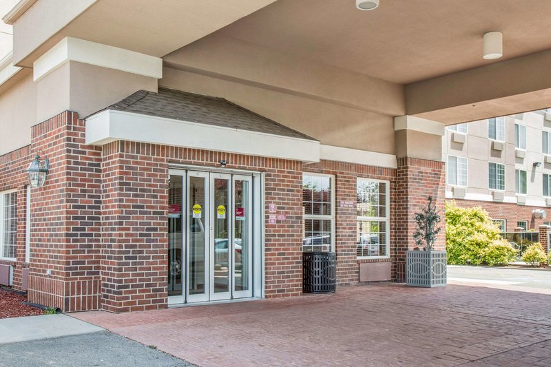 Comfort Suites Airport - foto 1