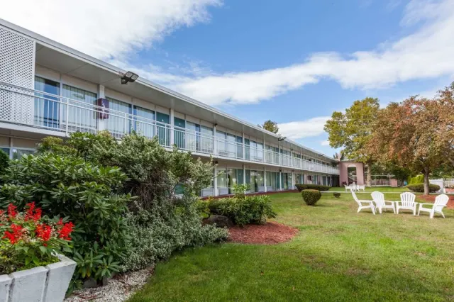 Howard Johnson by Wyndham Albany, Albany