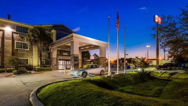Holiday Inn & Suites Slidell - photo 3