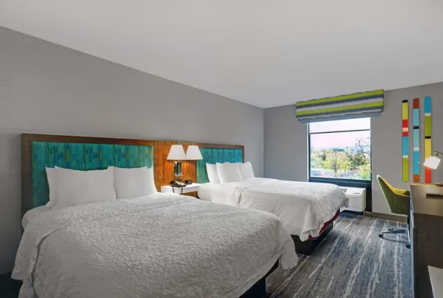 Hampton Inn Utica - снимка 2