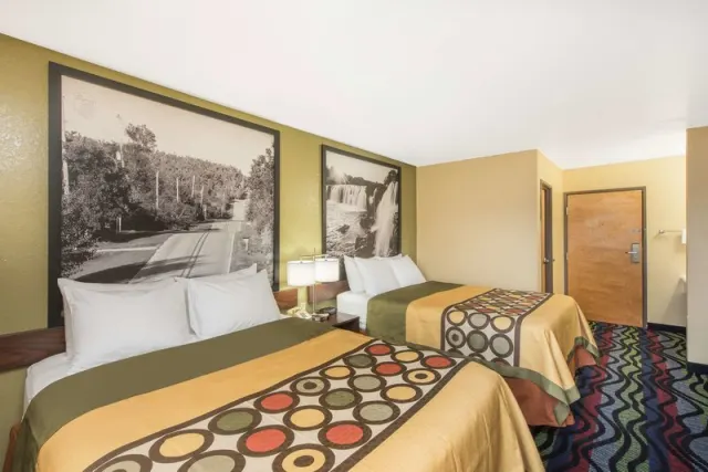 Super 8 by Wyndham Farmington - photo 3