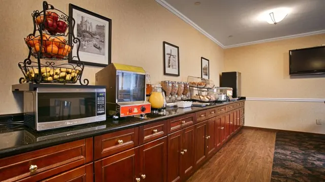 Best Western Queens Court Hotel - photo 3
