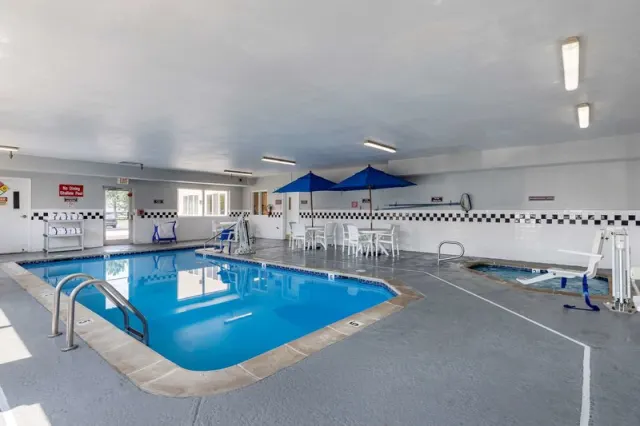 Quality Inn & Suites Denver Airport - Gateway Park - photo 3