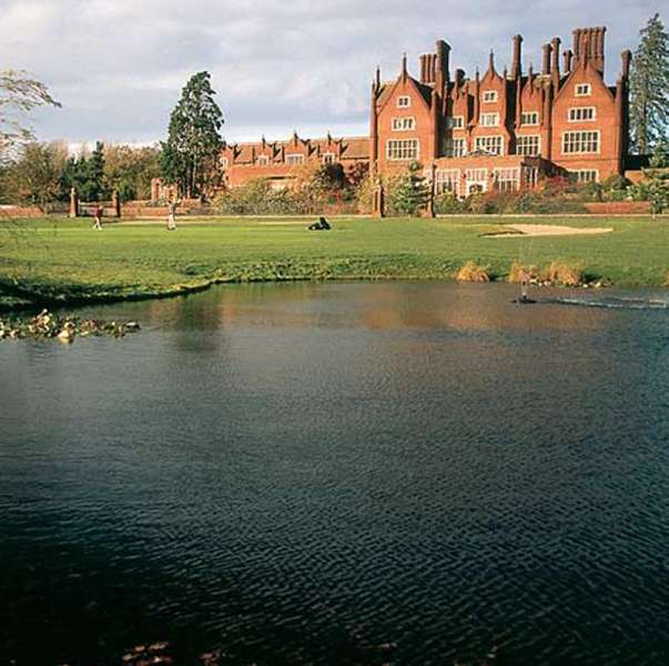 Dunston Hall - foto 1