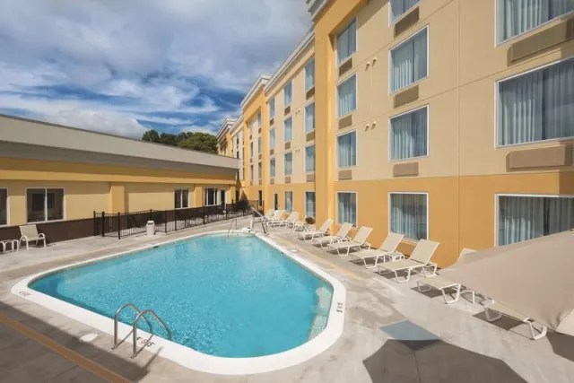 La Quinta Inn & Suites by Wyndham Lynchburg at Liberty Univ. - foto 2