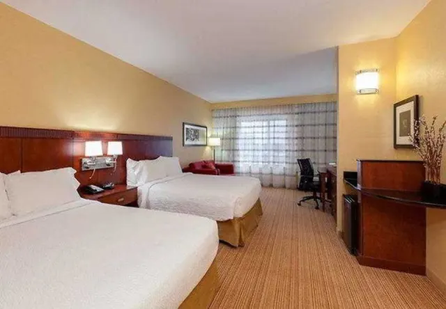 Courtyard Chicago Schaumburg - photo 2