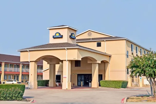 Days Inn by Wyndham Dallas Garland West - photo 2