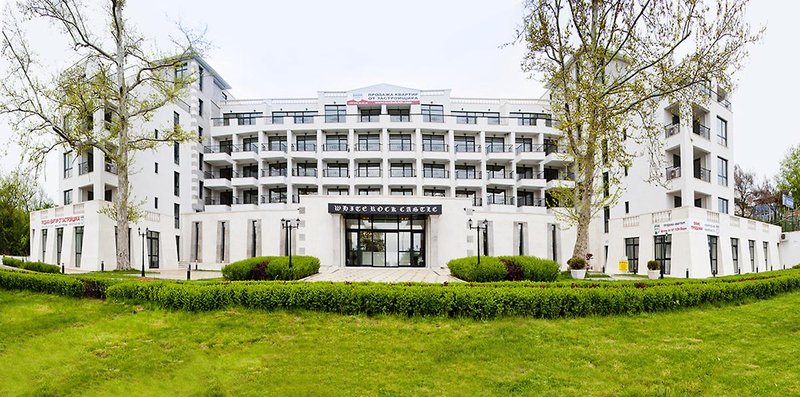 White Rock Castle Suite Hotel - photo 1