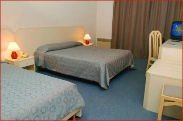 Marty Hotel Bordeaux, Tapestry Collection by Hilton - photo 2