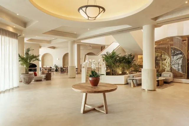 Majestic Cove Hotel - photo 2