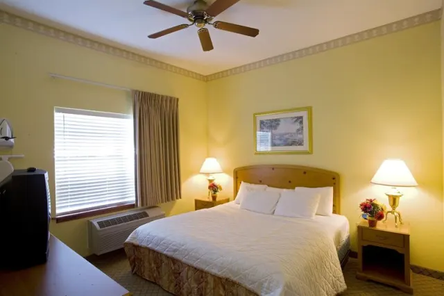 Americas Best Value Inn & Suites Three Rivers - photo 3
