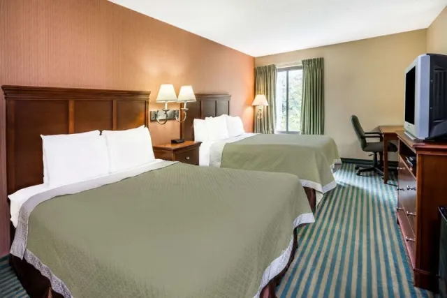 Days Inn by Wyndham Westminster - photo 3