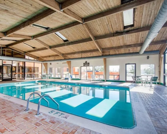 Comfort Suites - foto 3
