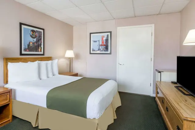 Days Inn by Wyndham Bedford - photo 3