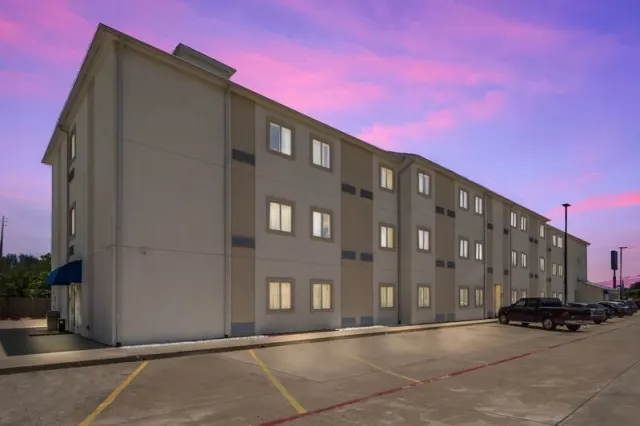 Motel 6 Cleburne - photo 4