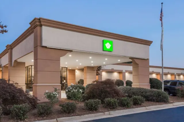 Wyndham Garden Greensboro - photo 2