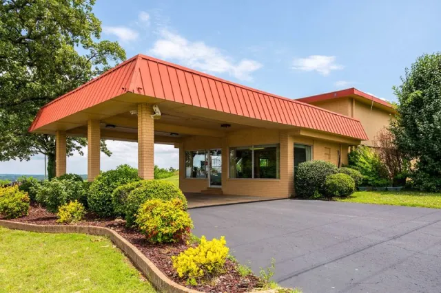 Days Inn by Wyndham Batesville AR - photo 3