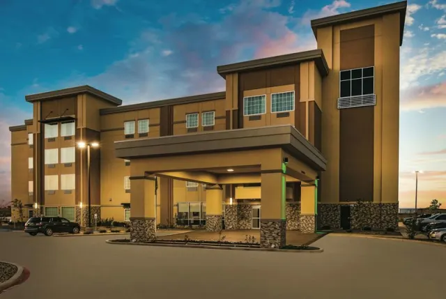 La Quinta Inn & Suites by Wyndham Colorado City - photo 2