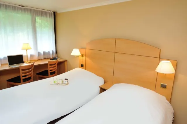 Hotel Kyriad Sedan - photo 2