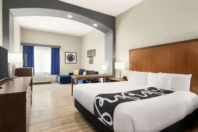 La Quinta Inn & Suites by Wyndham Brownsville North - ảnh 2