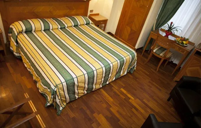 Hotel Empire - foto 2