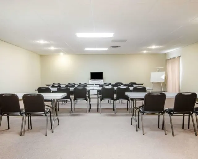 Surestay Plus by Best Western Corydon - photo 4