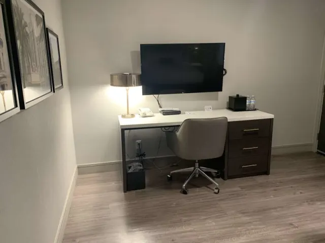 Best Western Plus Executive Suites - photo 3