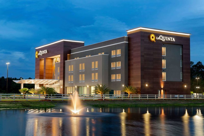 La Quinta Inn & Suites by Wyndham Brunswick/Golden Isles - photo 1