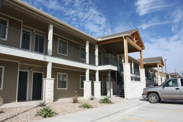 Eagle's Den Suites at Big Spring - photo 4