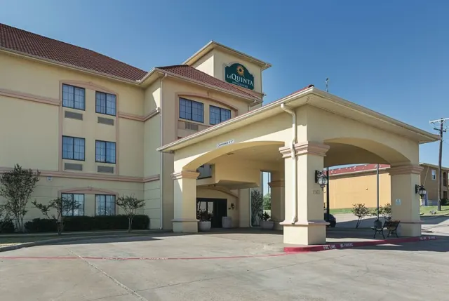La Quinta Inn & Suites by Wyndham Alvarado - fotografia 3