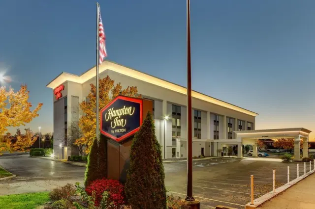 Hampton Inn Springfield - photo 4