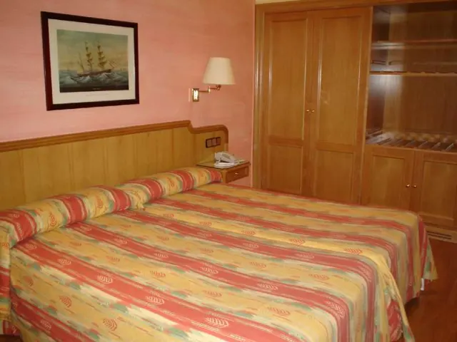Hotel Colón Barcelona - photo 4