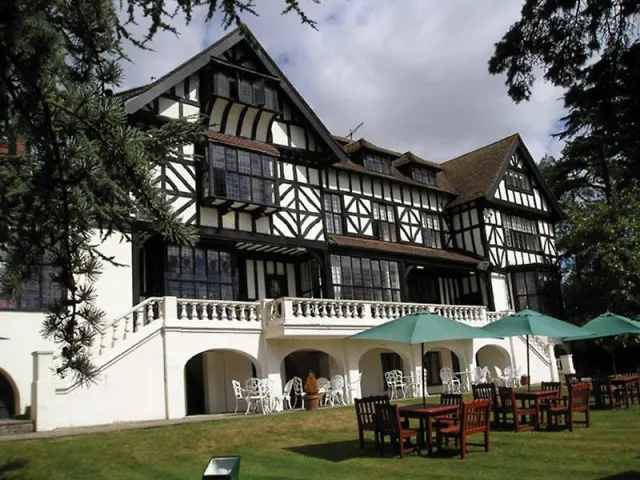 The Manor Elstree - photo 2