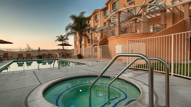 Best Western Plus Lake Elsinore Inn & Suites - photo 1