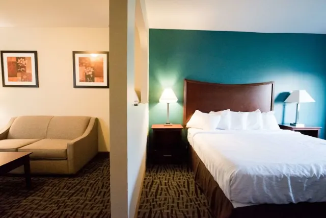 SureStay Plus by Best Western Topeka Northwest - photo 4