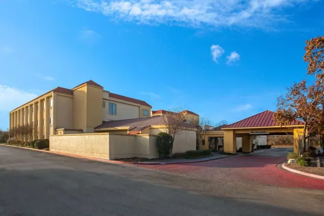 Round House Apartments - photo 4
