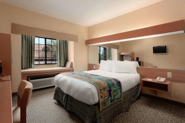 Microtel Inn & Suites by Wyndham Panama City - photo 3