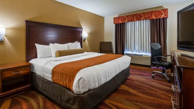 Best Western Plus Fort Wayne Inn  Suites North - photo 2