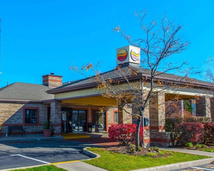 Comfort Inn & Suites - photo 1