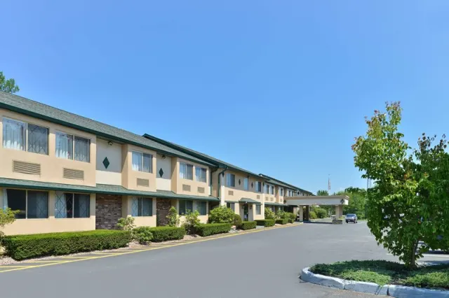 Americas Best Value Inn New Paltz - photo 3