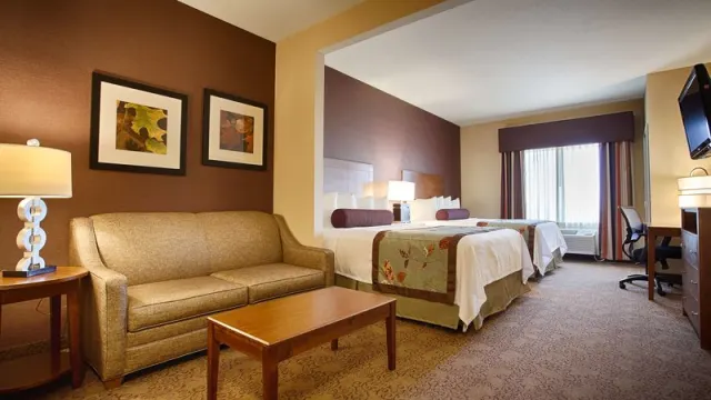 Best Western Plus Carousel Inn & Suites - photo 4
