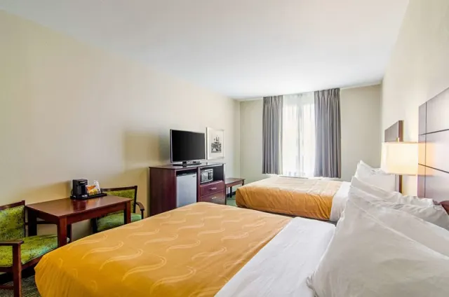 Quality Inn & Suites Near Tanger Outlet Mall - photo 4