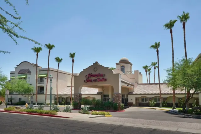 Hampton Inn  Suites PhoenixScottsdale - photo 2