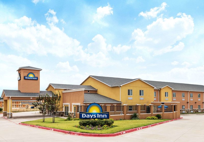 Days Inn by Wyndham Rockdale Texas - photo 1