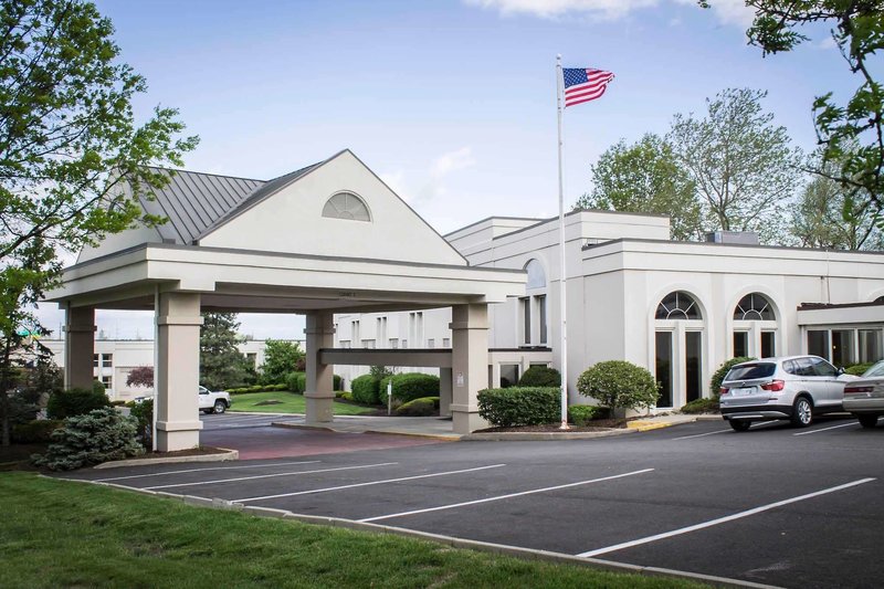 Econo Lodge Wickliffe - Cleveland East - photo 1
