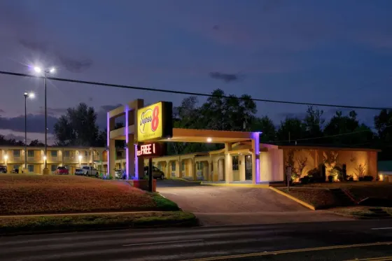 Super 8 by Wyndham Palestine TX