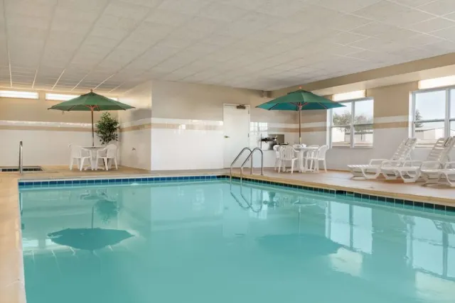 Country Inn  Suites by Radisson Peoria North IL - photo 3
