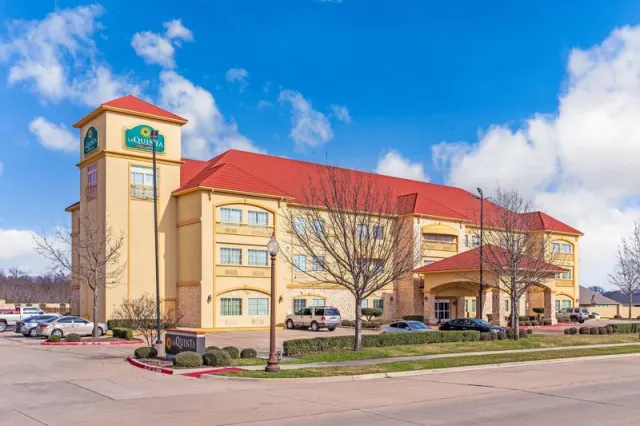 La Quinta Inn & Suites by Wyndham Ennis - photo 4