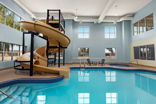 Wingate by Wyndham Lethbridge - photo 3